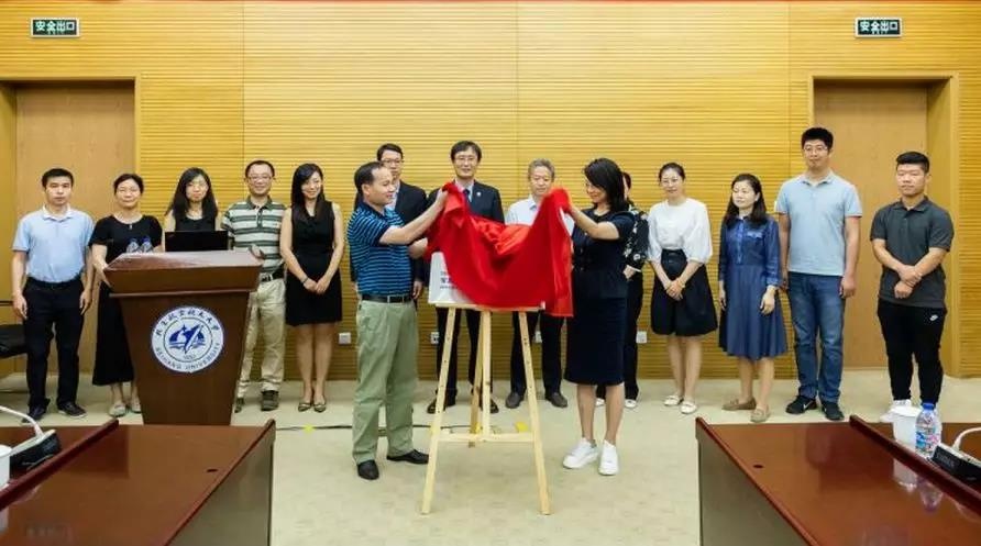 �����������뼯��CEO������Ϊ�Ž�ʵ���ҽ���